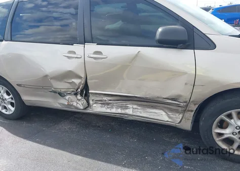 2004 Toyota Sienna Xle Limited z USA, uszkodzony, nr VIN 5TDZA22C94S005059